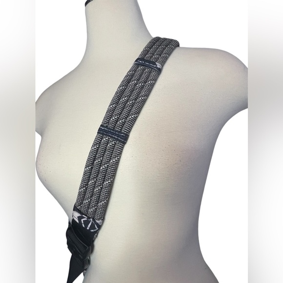 KAVU Original Rope Sling Bag Crossbody Backpack - Black & White - Picture 4 of 5